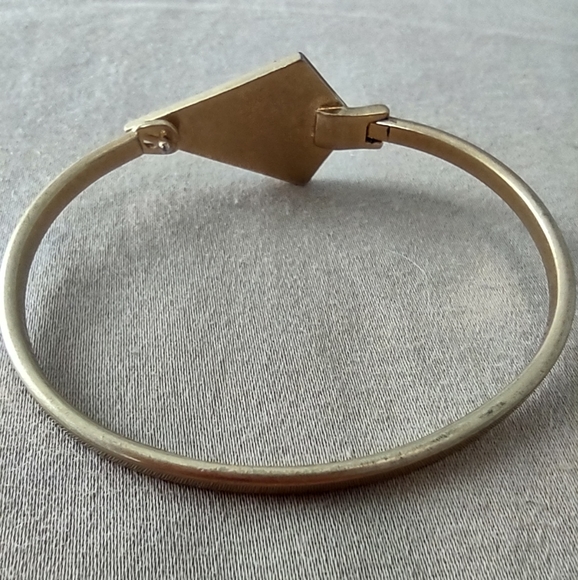 Madewell Bracelet with Arrowhead Clasp - Picture 2 of 2
